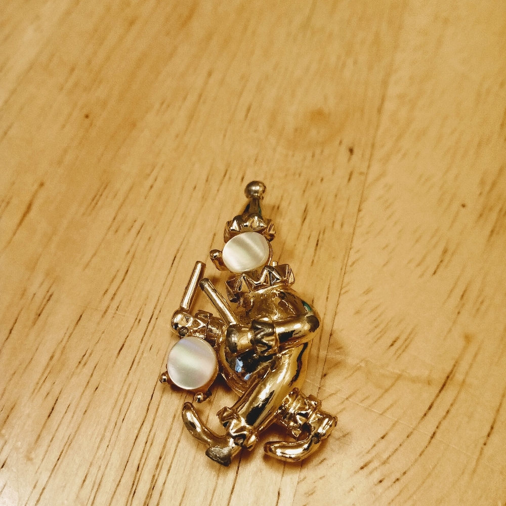 Vintage MOP clown brooch